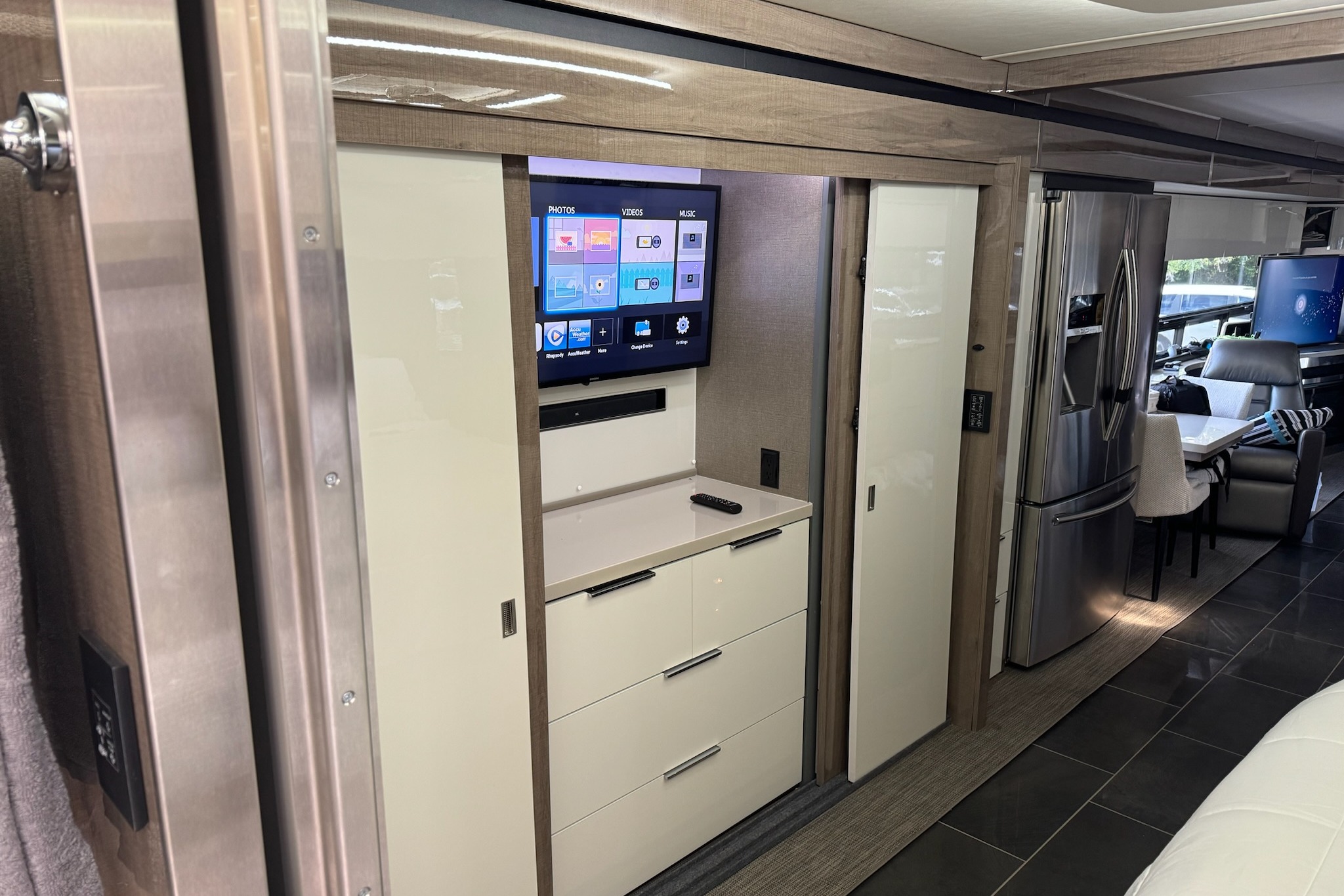 Awesome Contemporary Luxury RV Winnebago Horizon 42Q Class A
