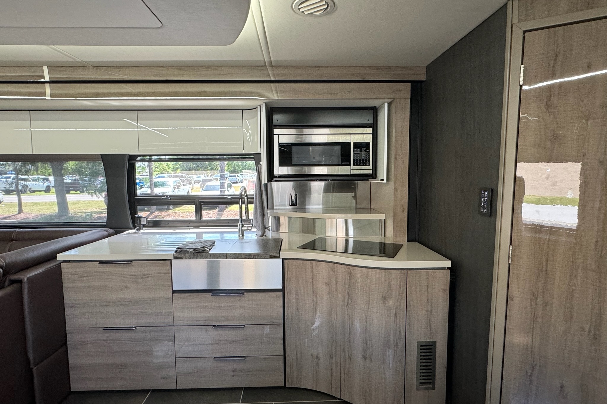 Awesome Contemporary Luxury RV Winnebago Horizon 42Q Class A