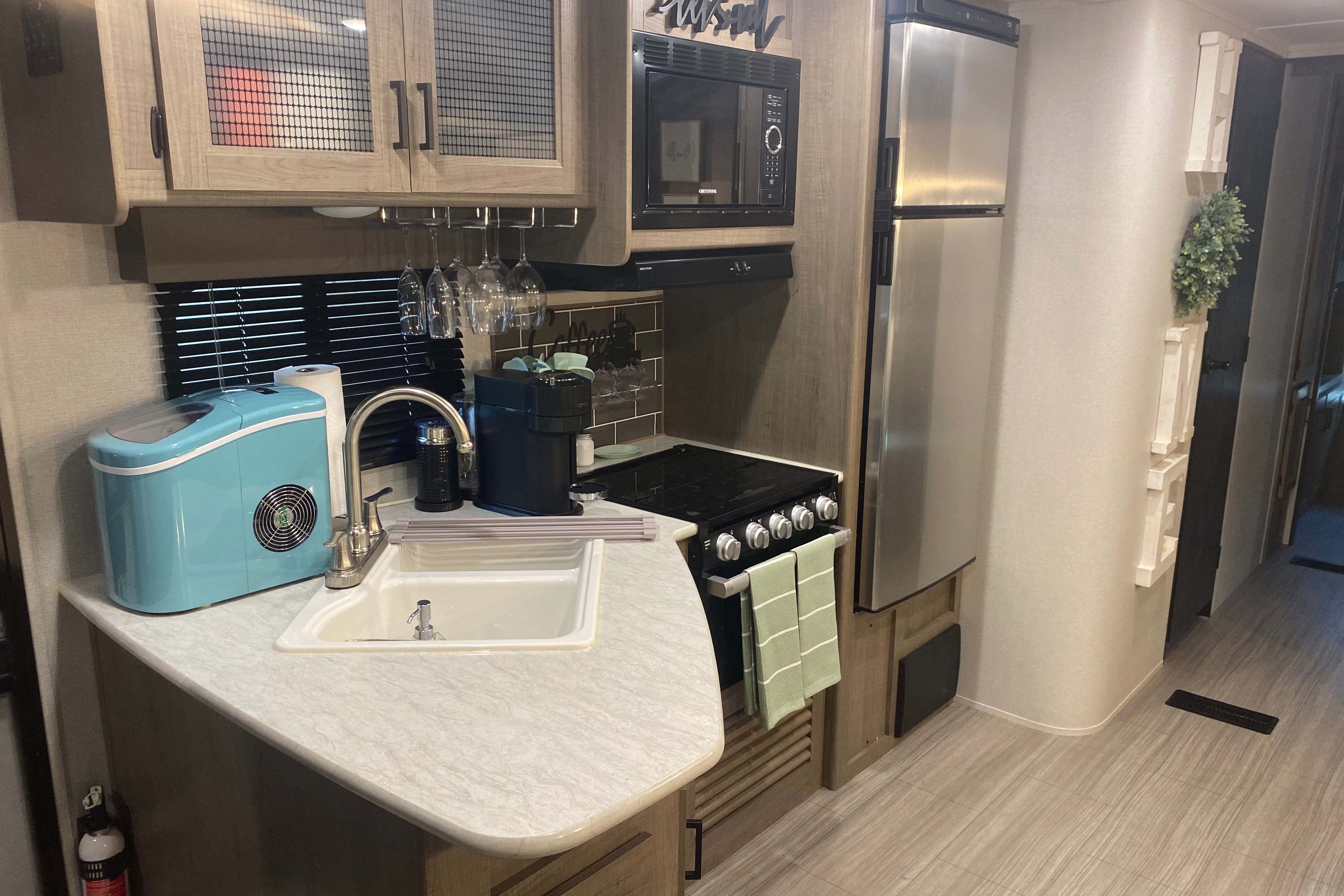 Amazing Keystone Hideout Travel Trailer