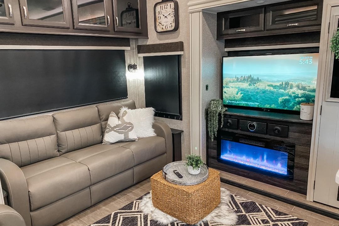 Luxury 5th Wheel - Jayco North Point 377