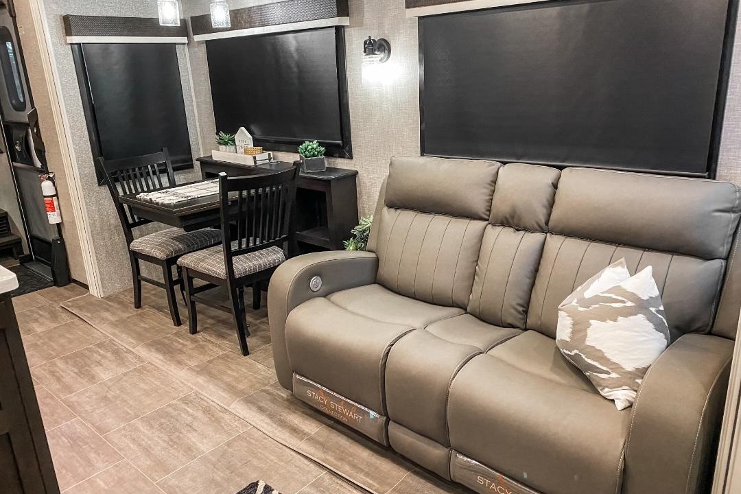 Luxury 5th Wheel - Jayco North Point 377