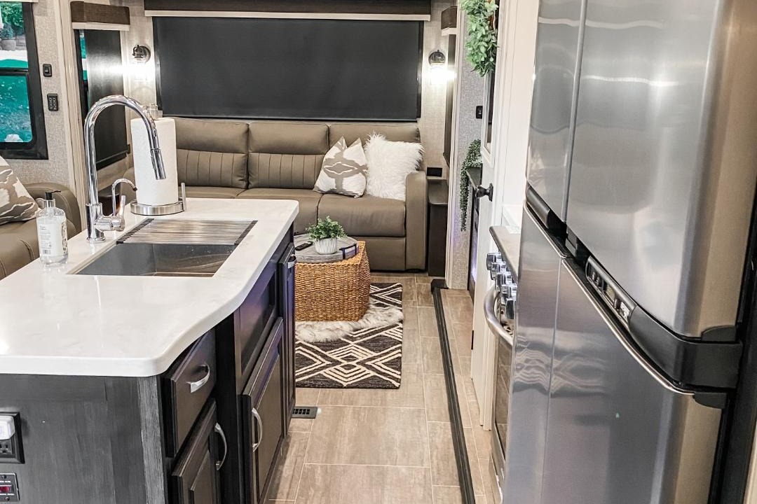 Luxury 5th Wheel - Jayco North Point 377
