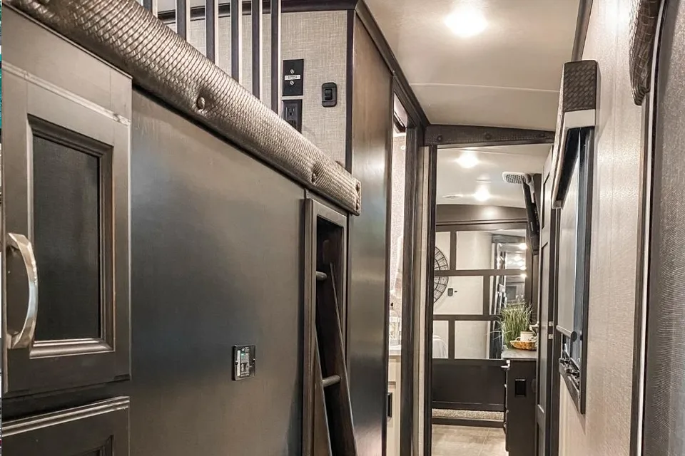 Luxury 5th Wheel - Jayco North Point 377