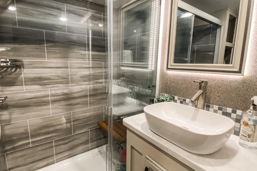 Luxury 5th Wheel - Jayco North Point 377