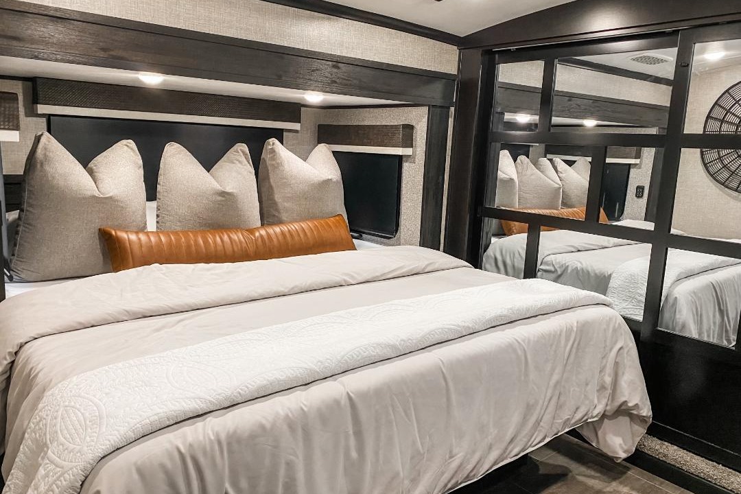 Luxury 5th Wheel - Jayco North Point 377
