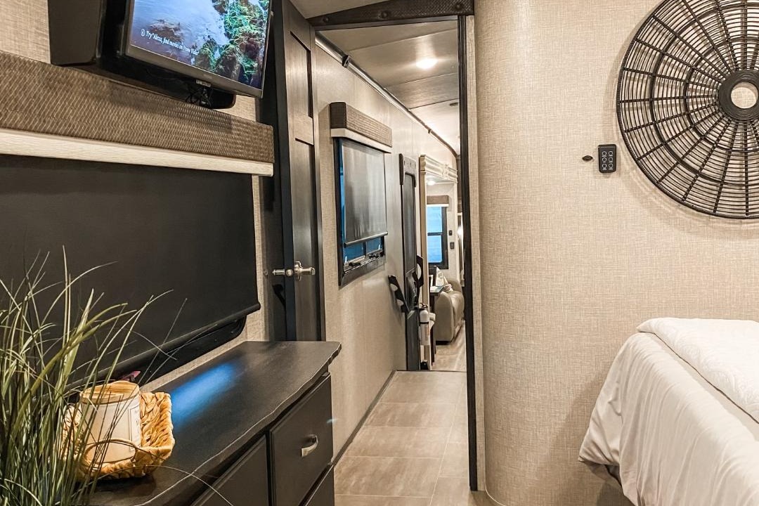 Luxury 5th Wheel - Jayco North Point 377