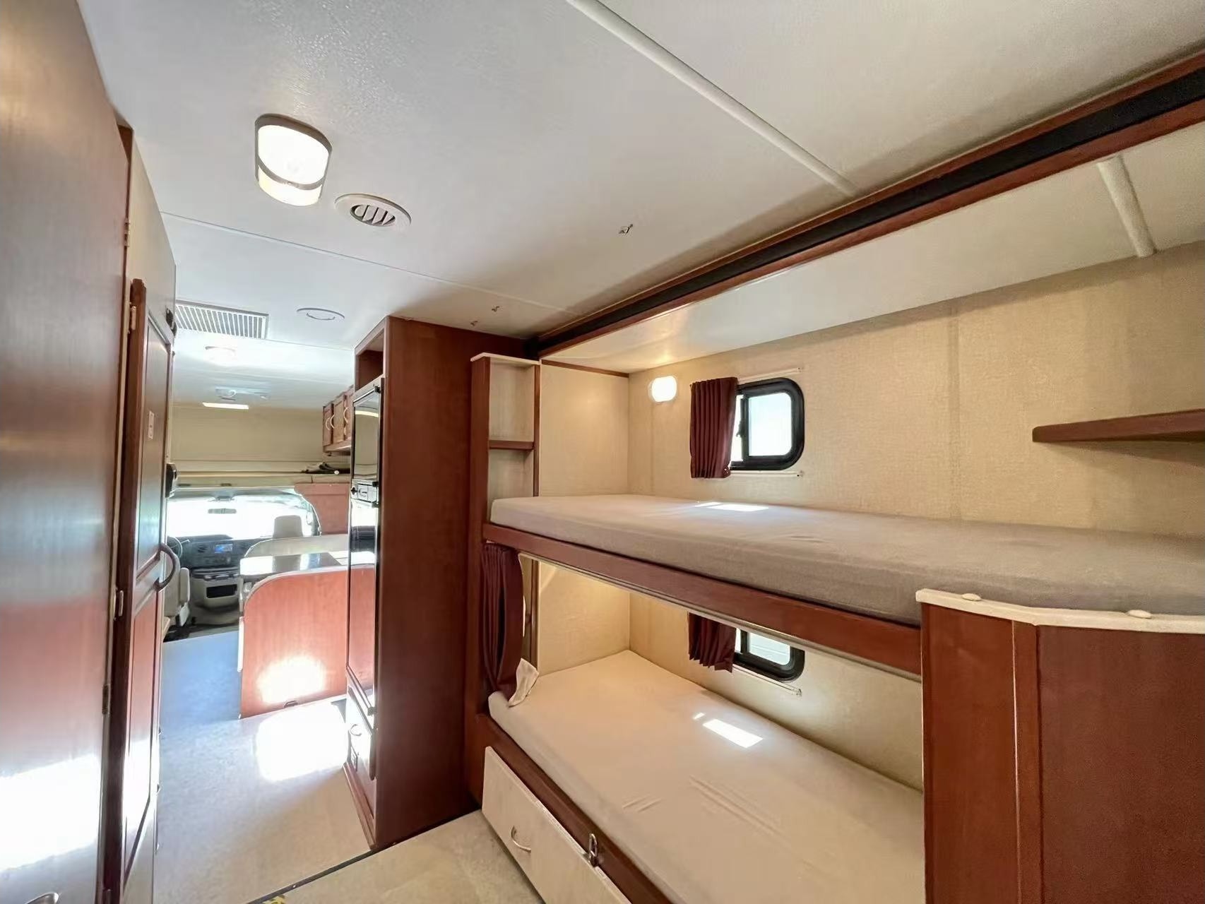 Xin's 2015 Winnebago itasca spirit Class C