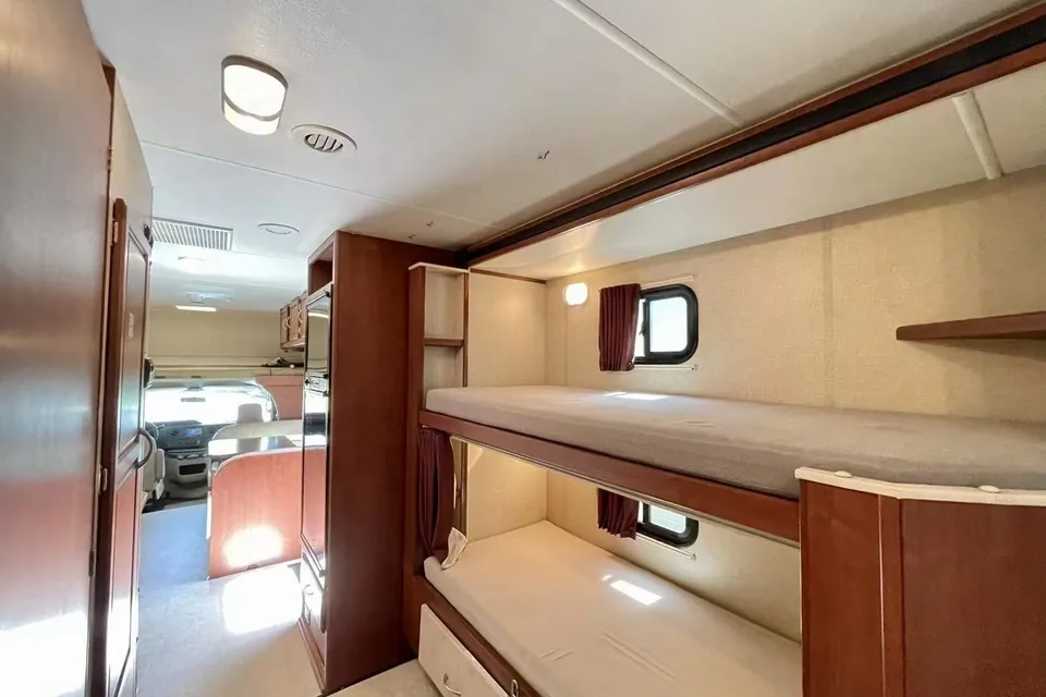 Xin's 2015 Winnebago itasca spirit Class C