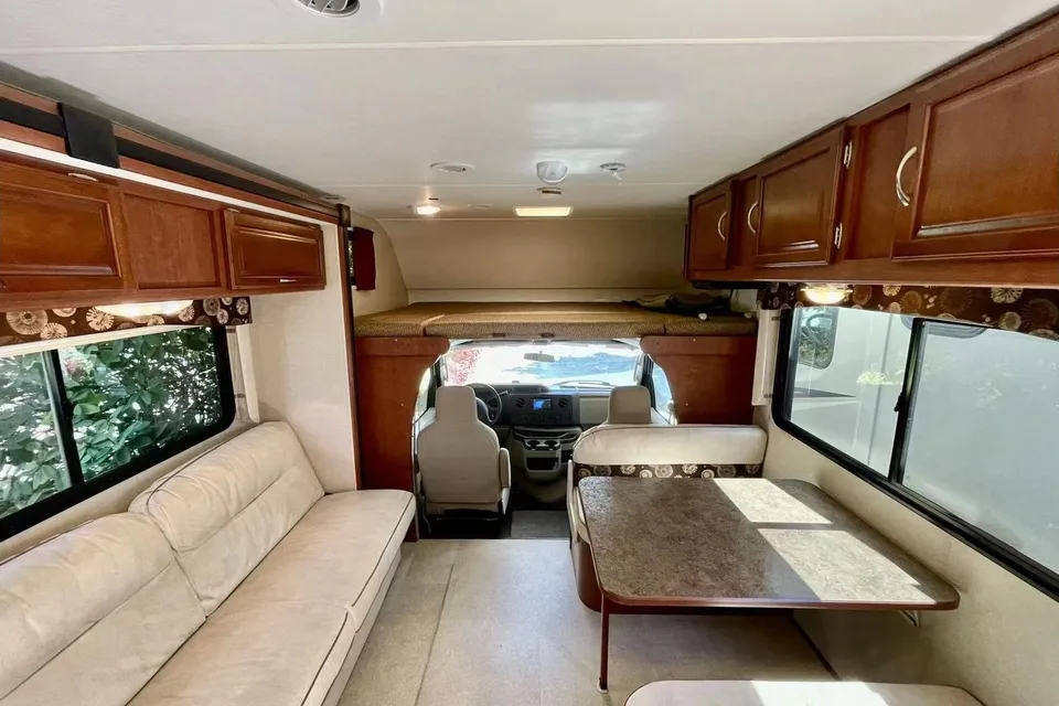 Xin's 2015 Winnebago itasca spirit Class C