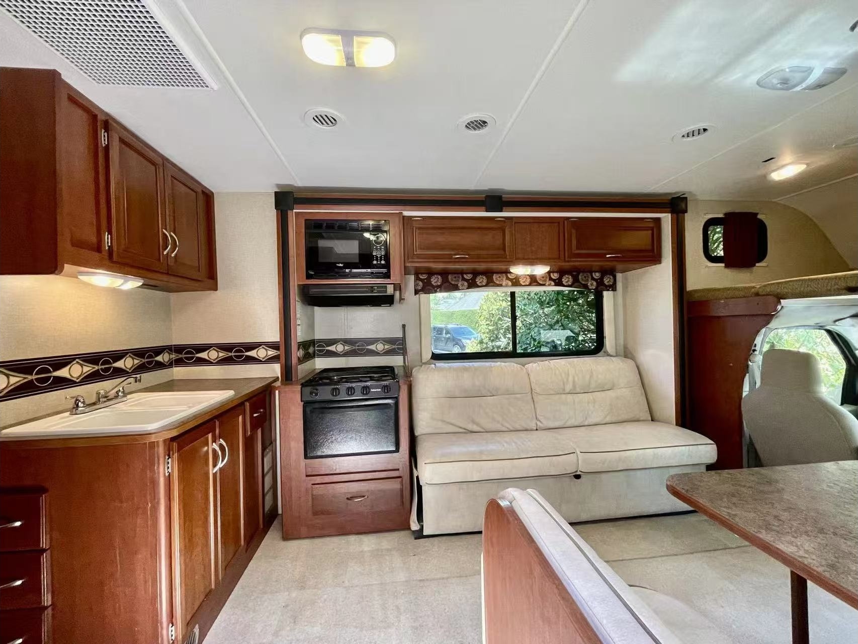 Xin's 2015 Winnebago itasca spirit Class C