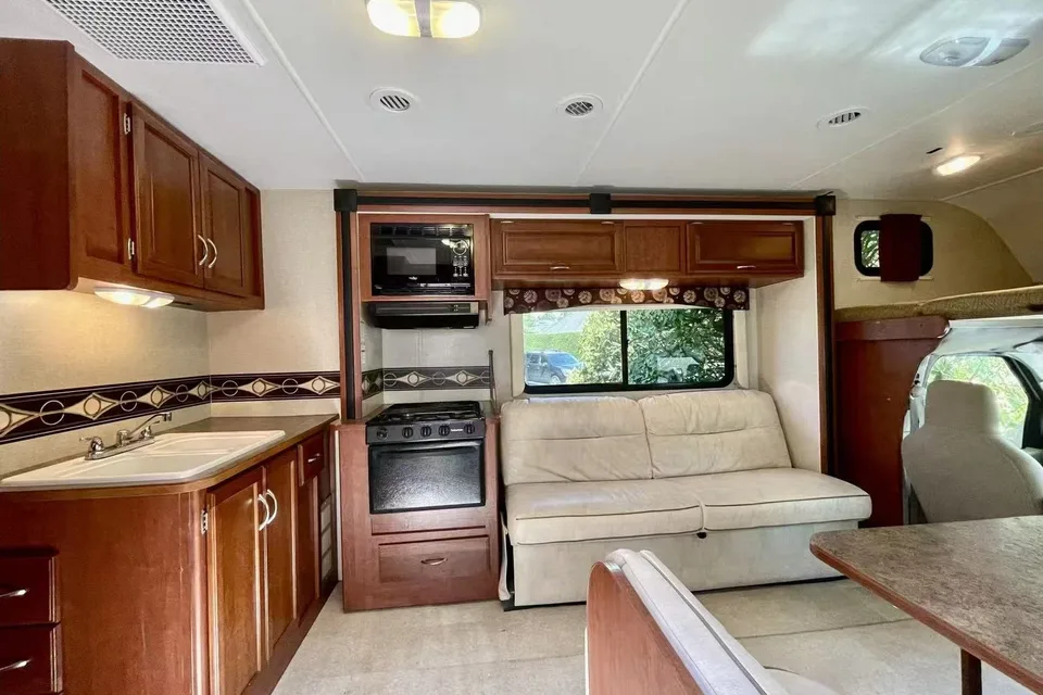 Xin's 2015 Winnebago itasca spirit Class C