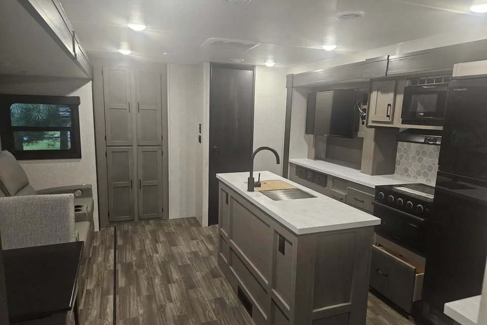 Girls Night Out 2024 Starcraft Spacious King BR Camp In Comfort