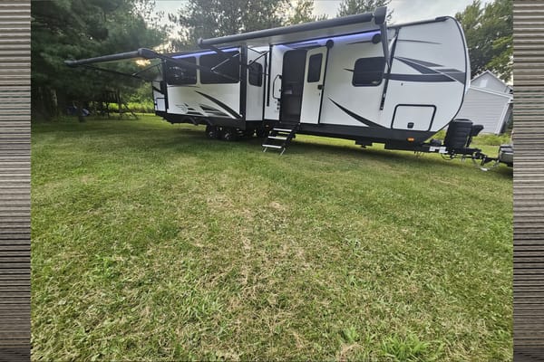 Girls Night Out 2024 Starcraft Spacious King BR Camp In Comfort