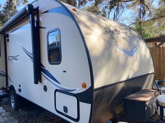 Thomas's Venture RV Sonic lite Travel Trailer
