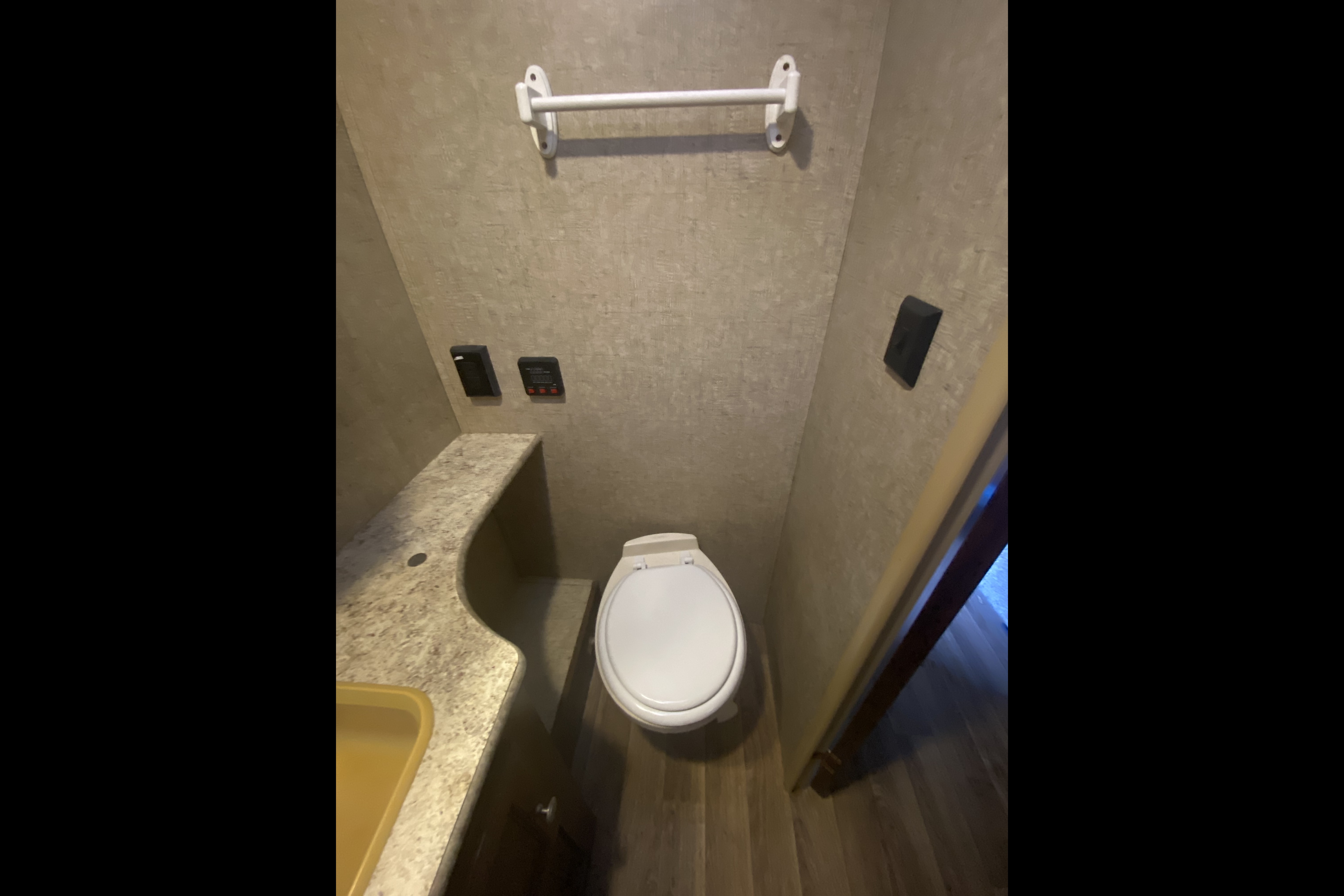 Thomas's Venture RV Sonic lite Travel Trailer