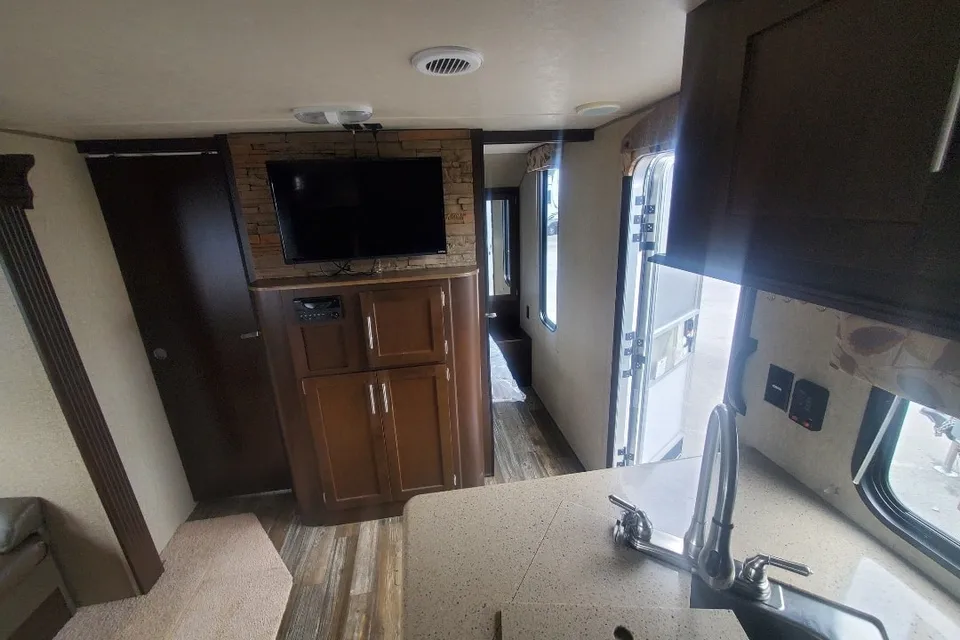 Michael's Forest River 274DBH Travel Trailer