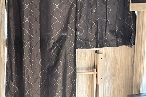 Sleeps up to 10 people and we're pet friendly.
