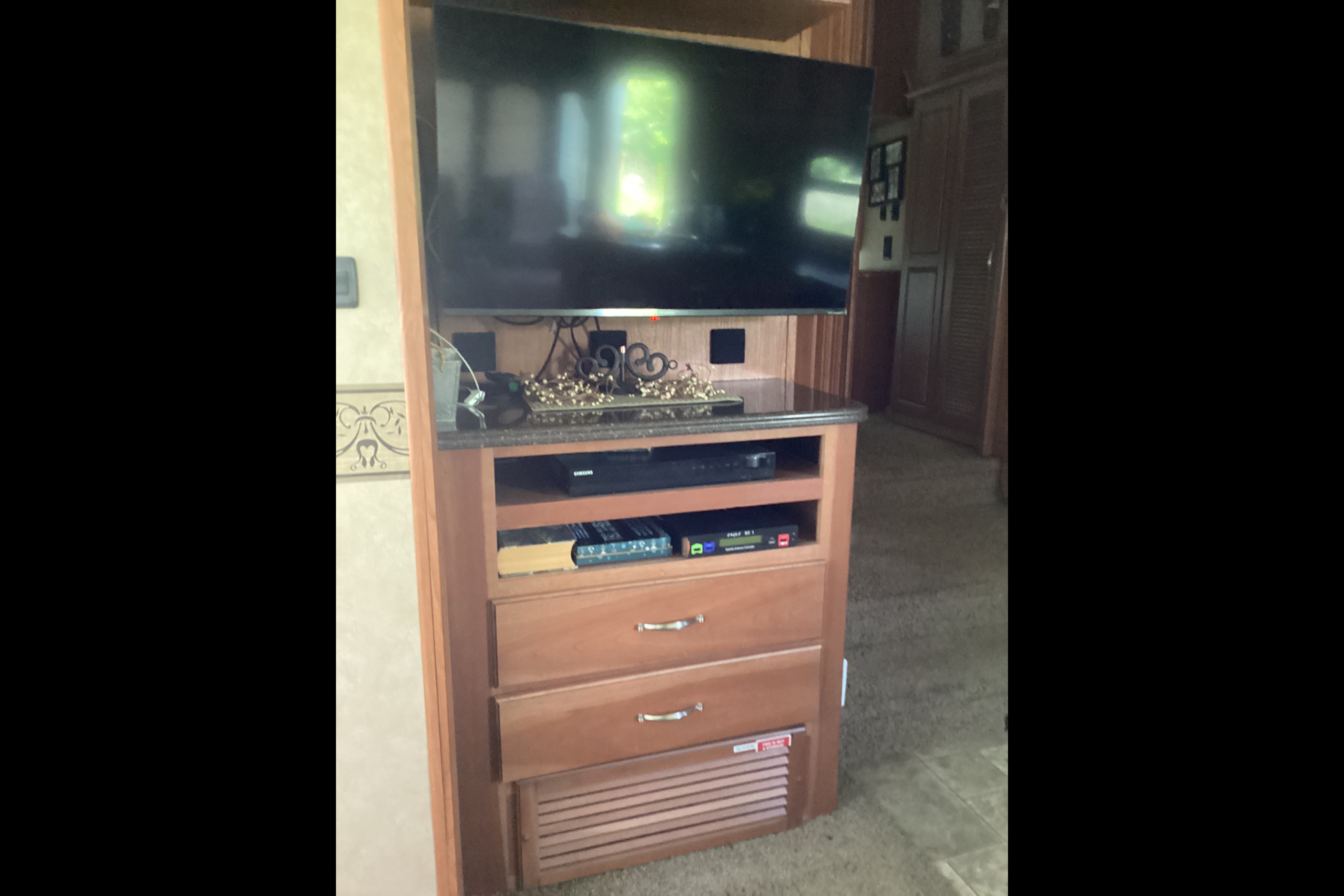Beautiful Cameo 5th Wheel