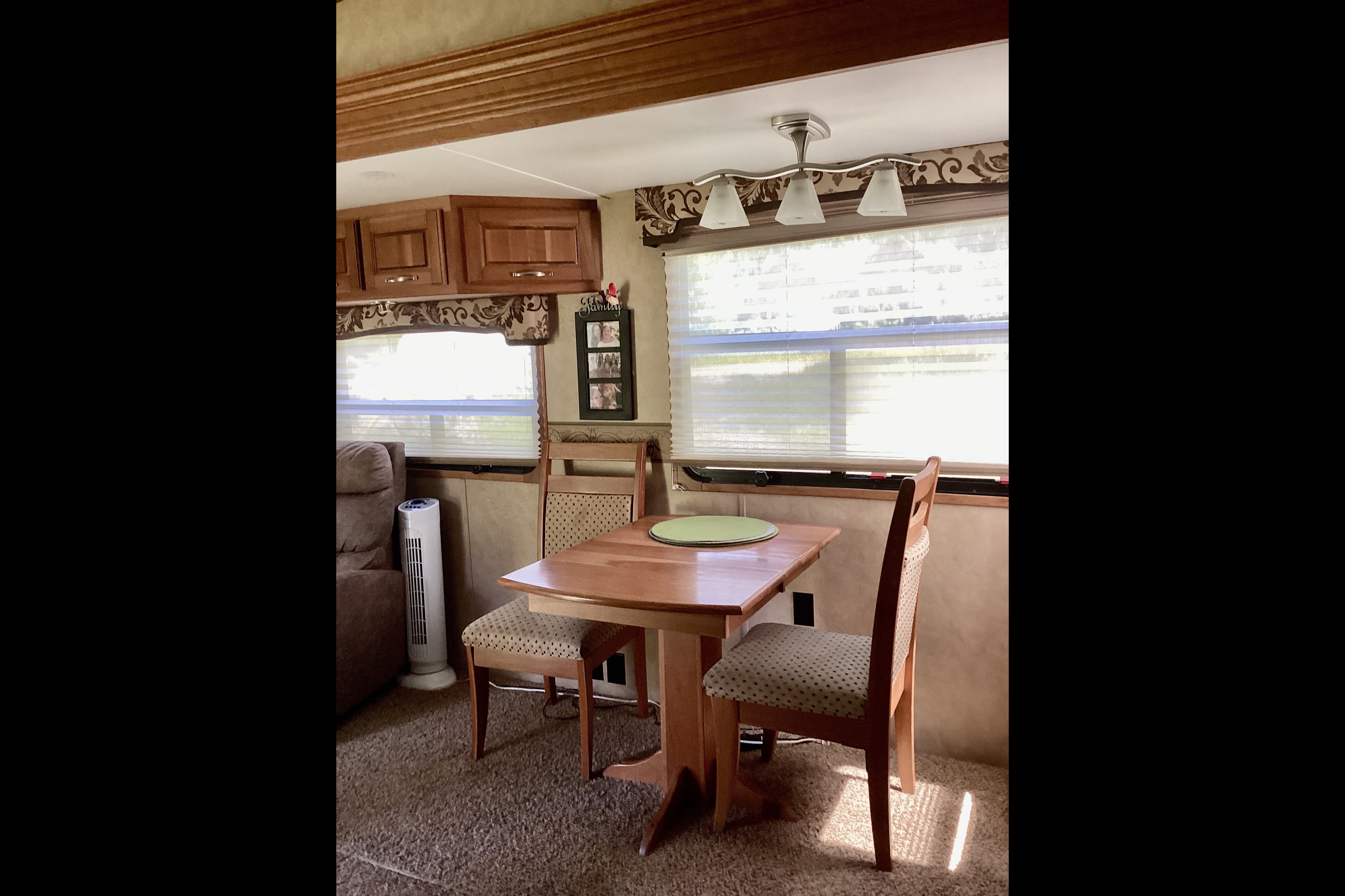 Beautiful Cameo 5th Wheel