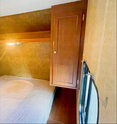 Sam 's Prowler Lynx Travel Trailer