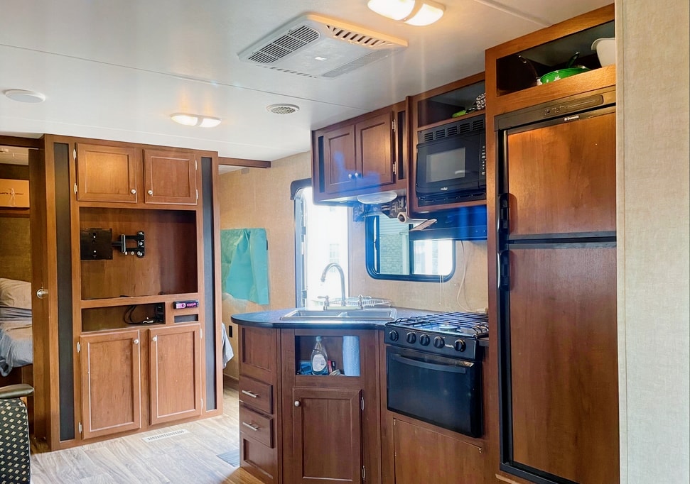 Sam 's Prowler Lynx Travel Trailer