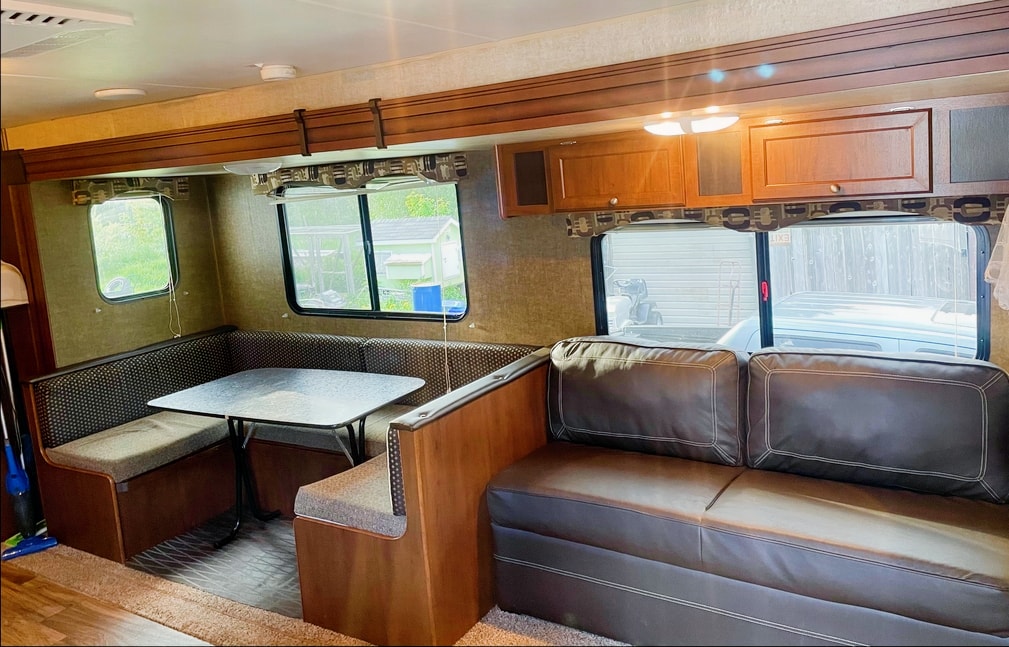 Sam 's Prowler Lynx Travel Trailer