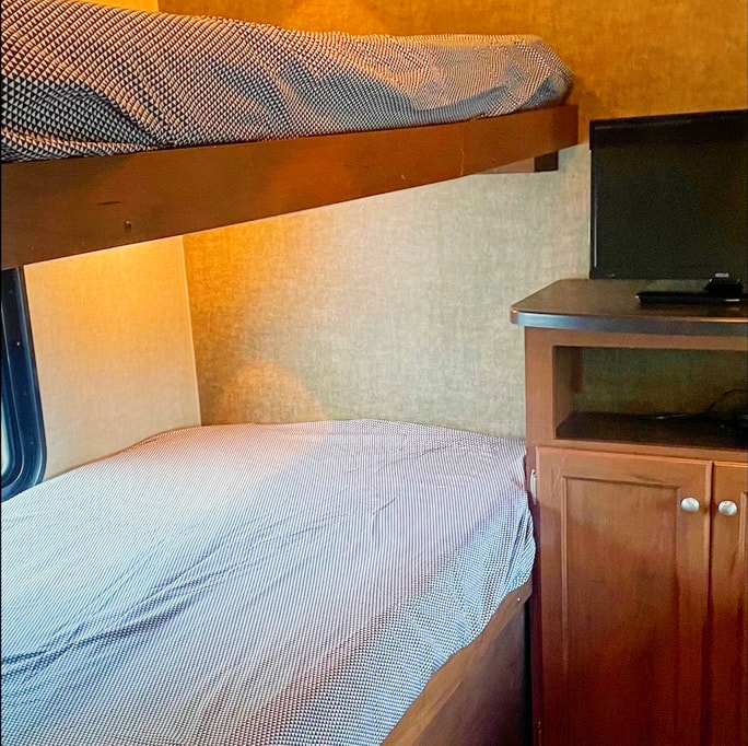 Sam 's Prowler Lynx Travel Trailer