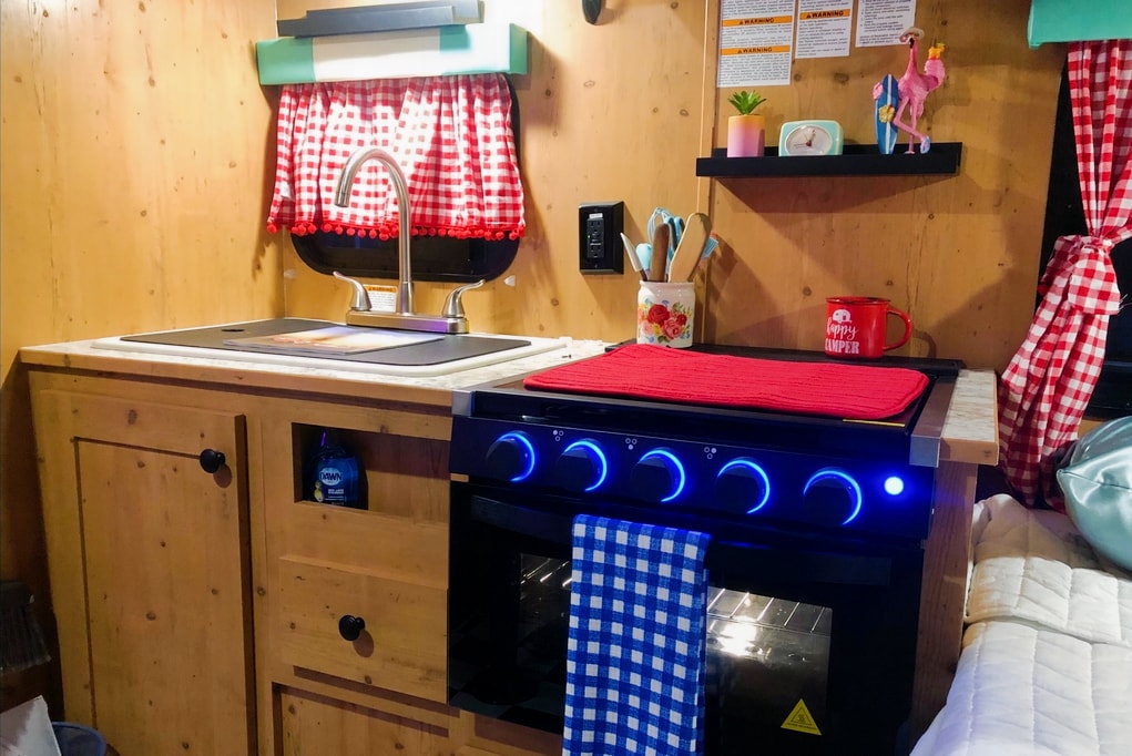 Retro style 4 person 2022 sunlite w/ bikes included