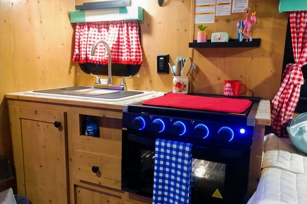 Retro style 4 person 2022 sunlite w/ bikes included