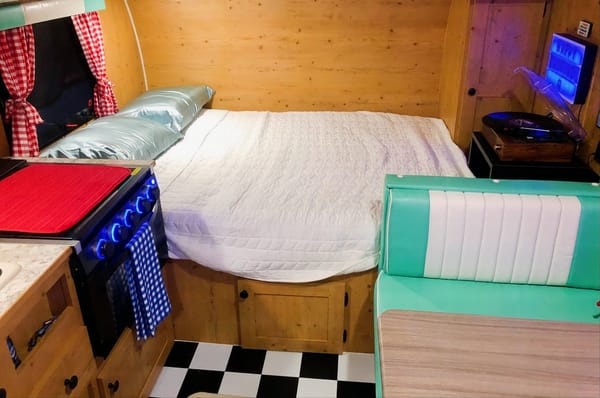 Retro style 4 person 2022 sunlite w/ bikes included