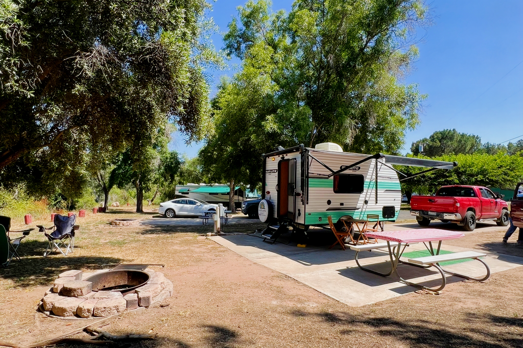 Retro style 4 person 2022 sunlite w/ bikes included