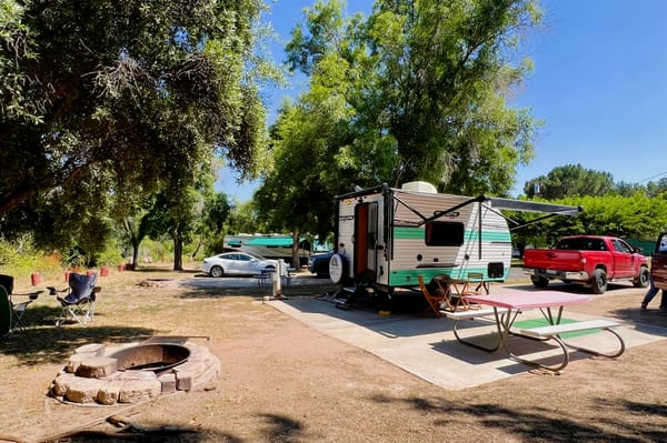 Retro style 4 person 2022 sunlite w/ bikes included
