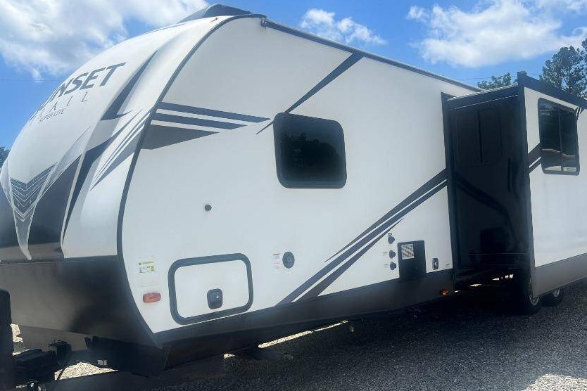 Big Boy Toys & RV Rentals, LLC Crossroads Sunset Trail 331BH Travel Trailer