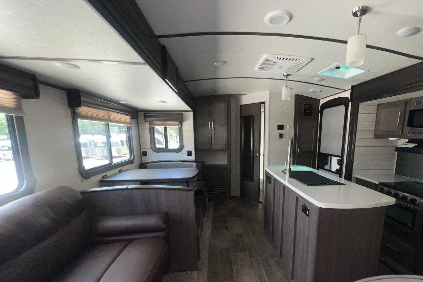 Big Boy Toys & RV Rentals, LLC Crossroads Sunset Trail 331BH Travel Trailer