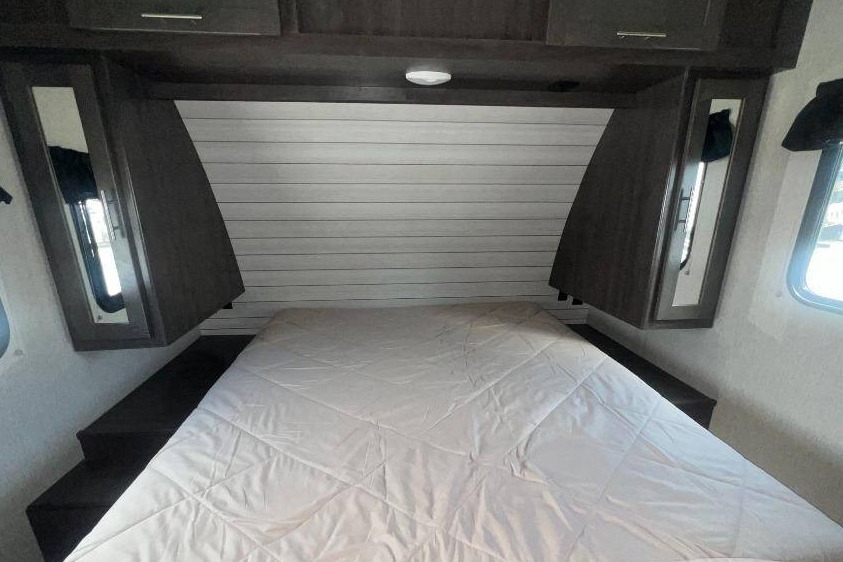 Big Boy Toys & RV Rentals, LLC Crossroads Sunset Trail 331BH Travel Trailer