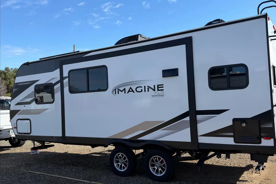 Cliff & Clare’s Grand Design Imagine Travel Trailer