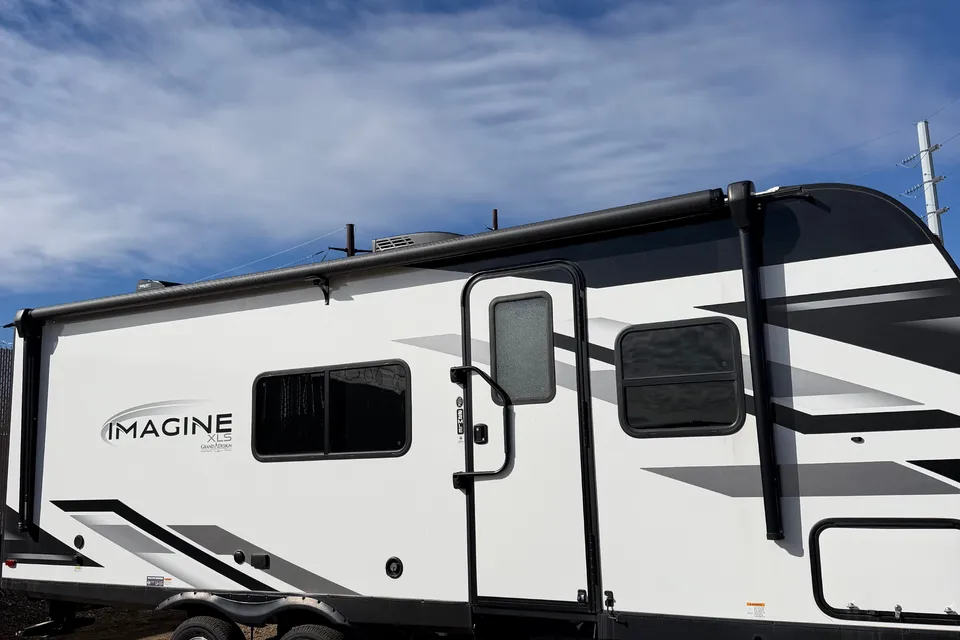 Cliff & Clare’s Grand Design Imagine Travel Trailer