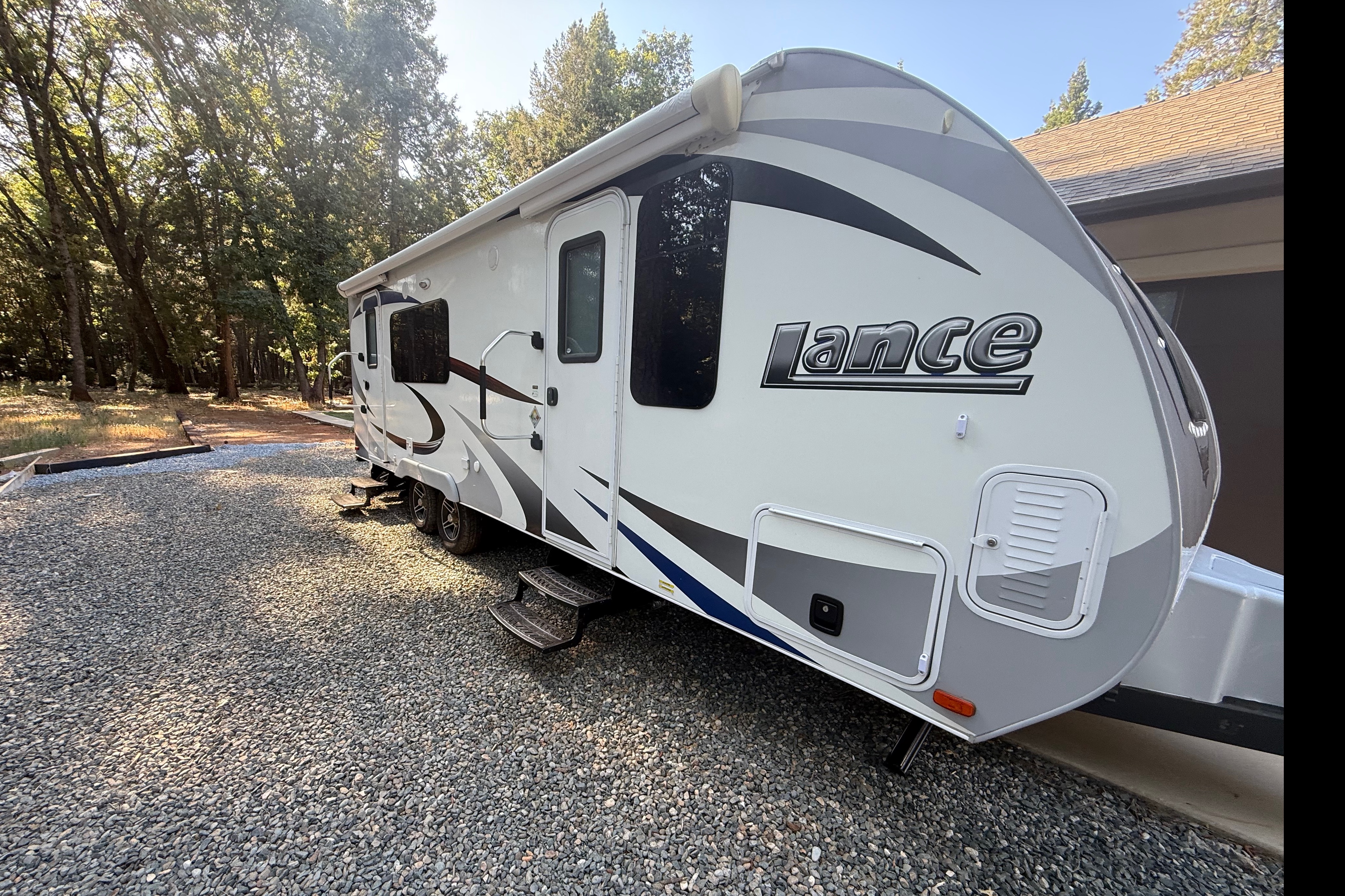 Adventure ready Lance 2285 Travel Trailer We Deliver & Setup!!!