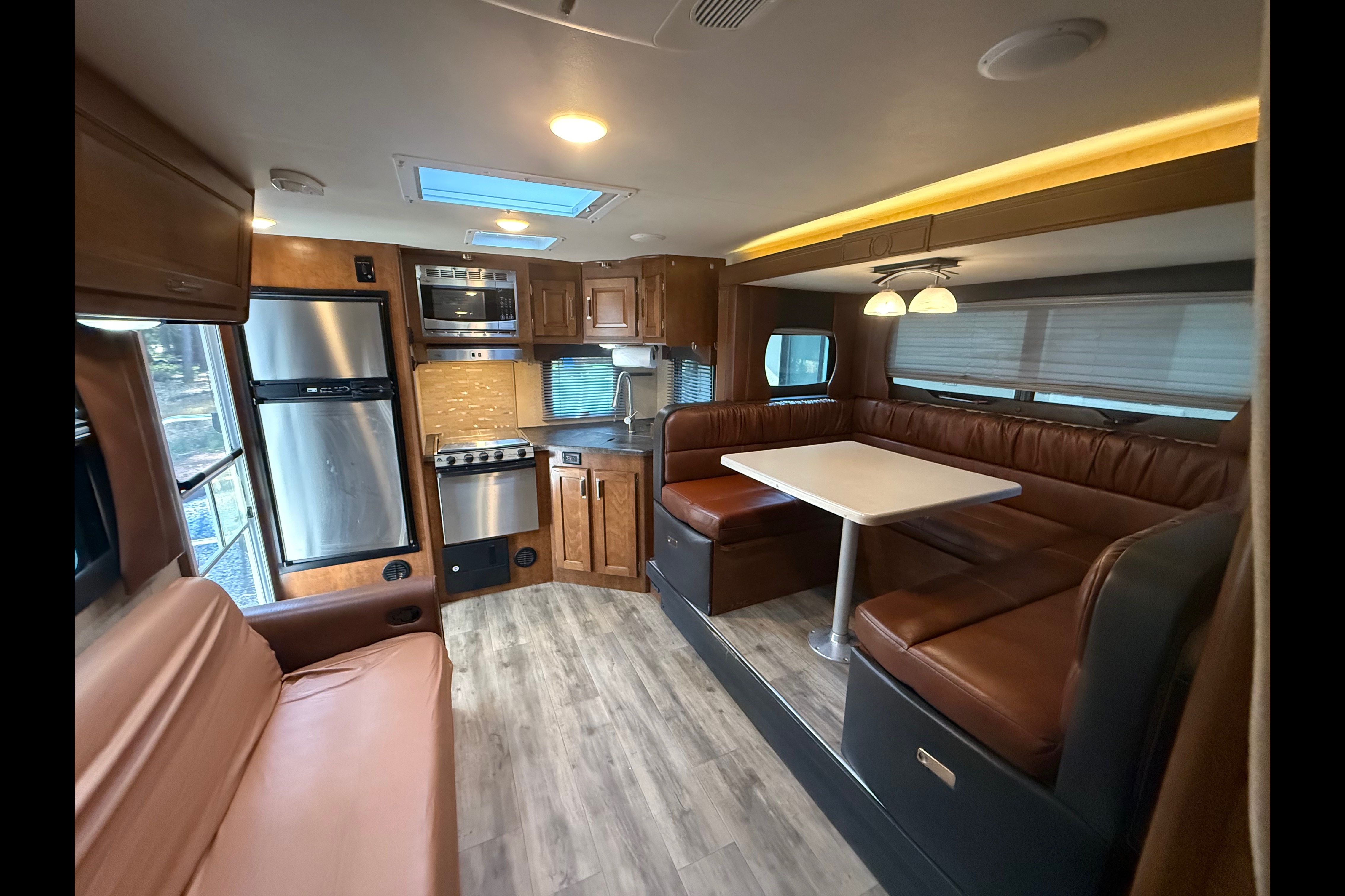 Adventure ready Lance 2285 Travel Trailer We Deliver & Setup!!!