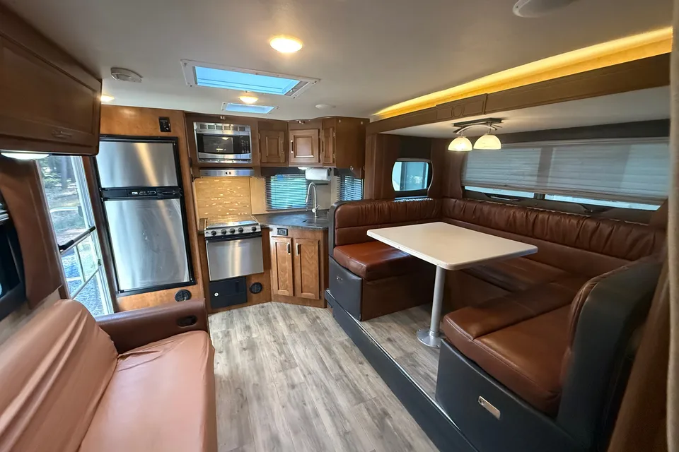 Adventure ready Lance 2285 Travel Trailer We Deliver & Setup!!!