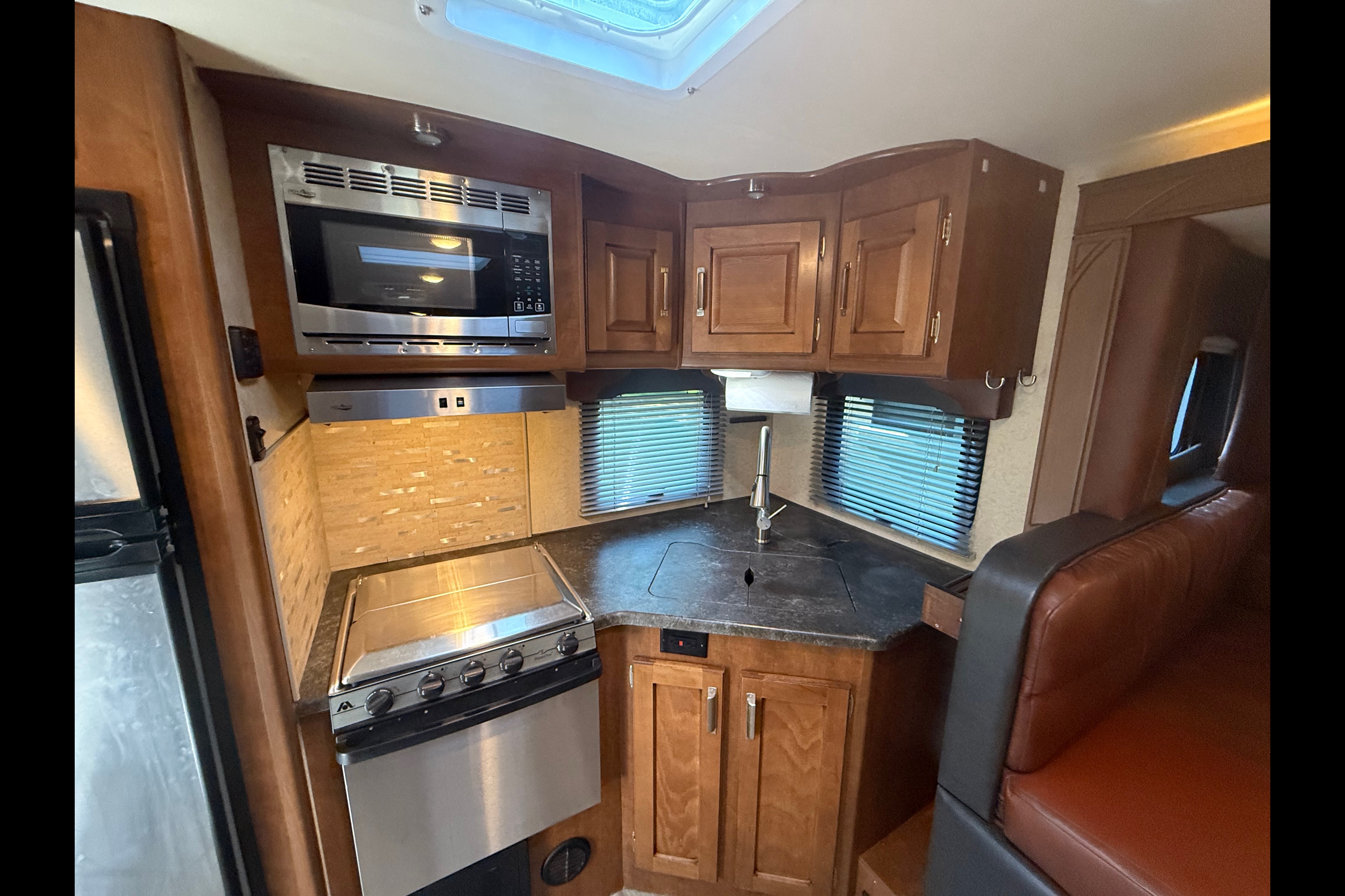 Adventure ready Lance 2285 Travel Trailer We Deliver & Setup!!!