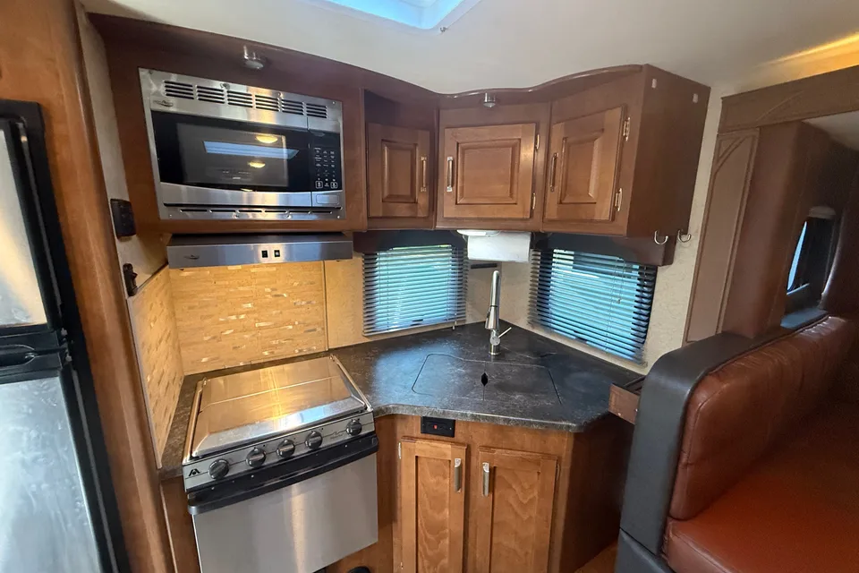 Adventure ready Lance 2285 Travel Trailer We Deliver & Setup!!!