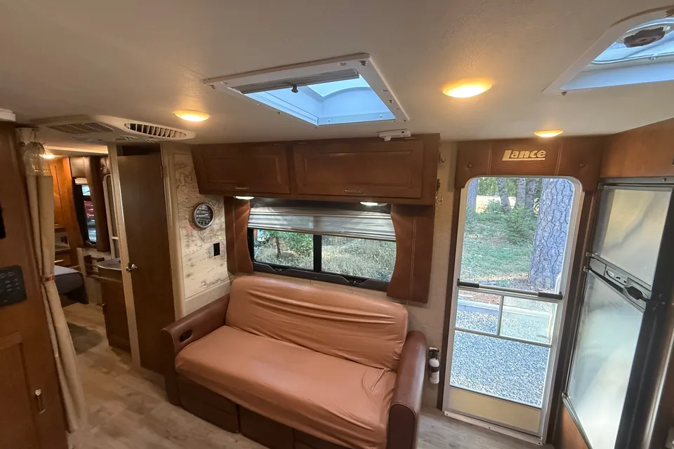 Adventure ready Lance 2285 Travel Trailer We Deliver & Setup!!!