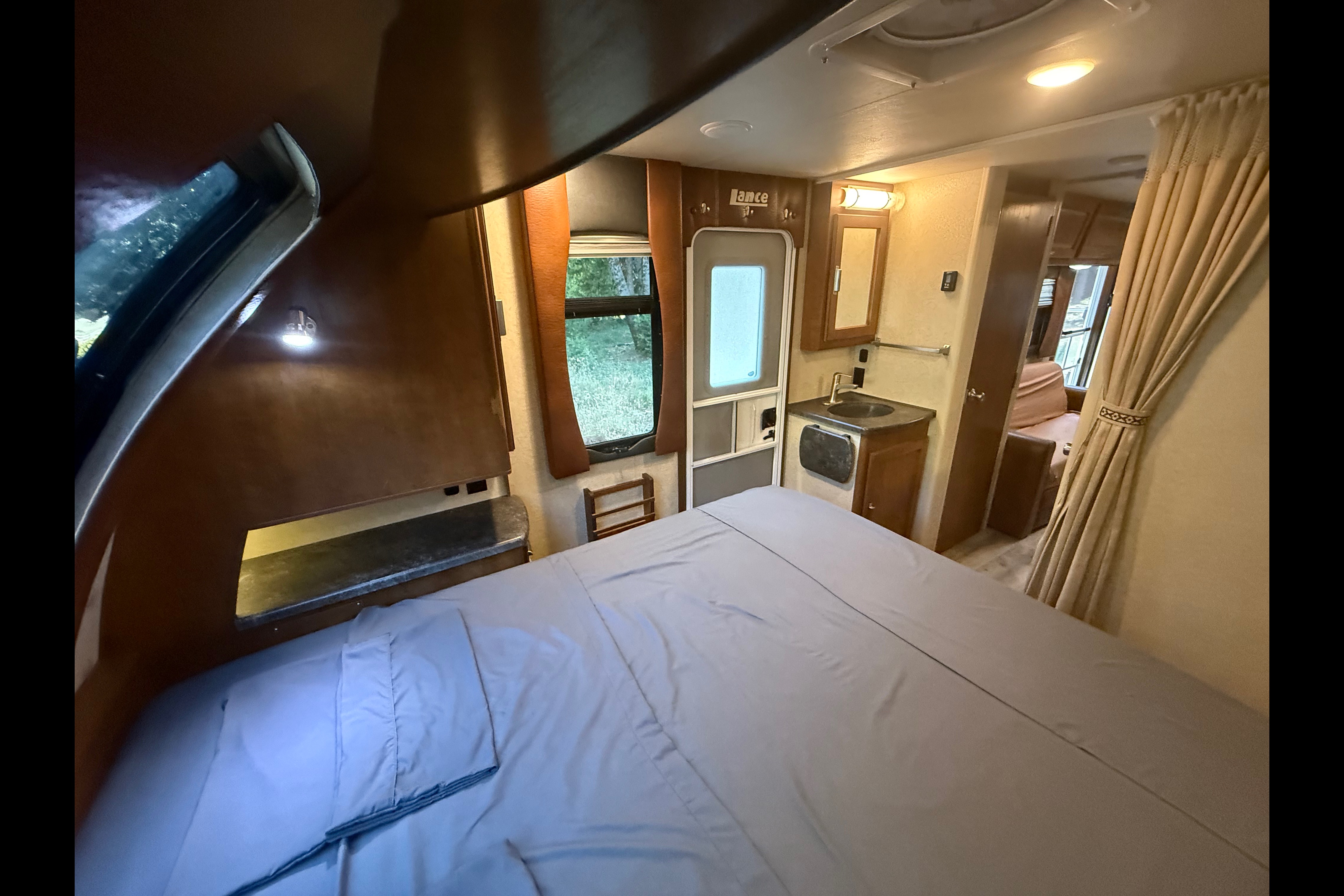 Adventure ready Lance 2285 Travel Trailer We Deliver & Setup!!!