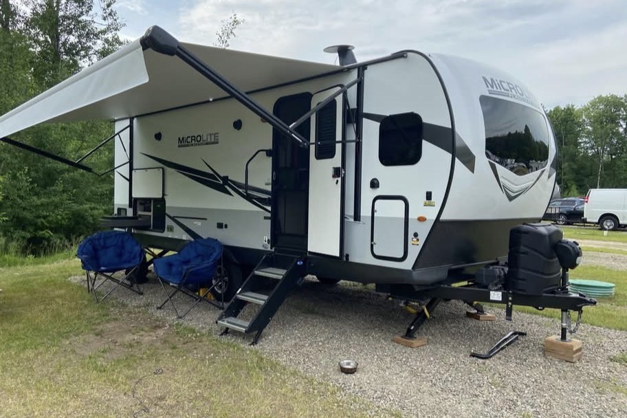 Gaetan Flagstaff 25FKS Roulotte