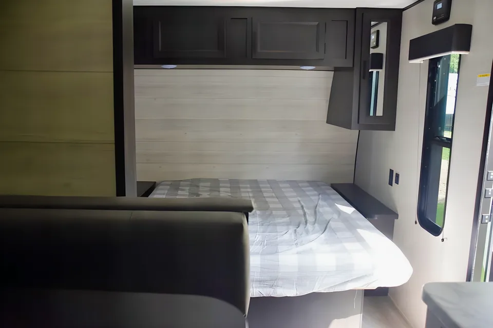 Dean & Taylor's 2021 Jayco SLX7 183RB 21' Travel Trailer for Four