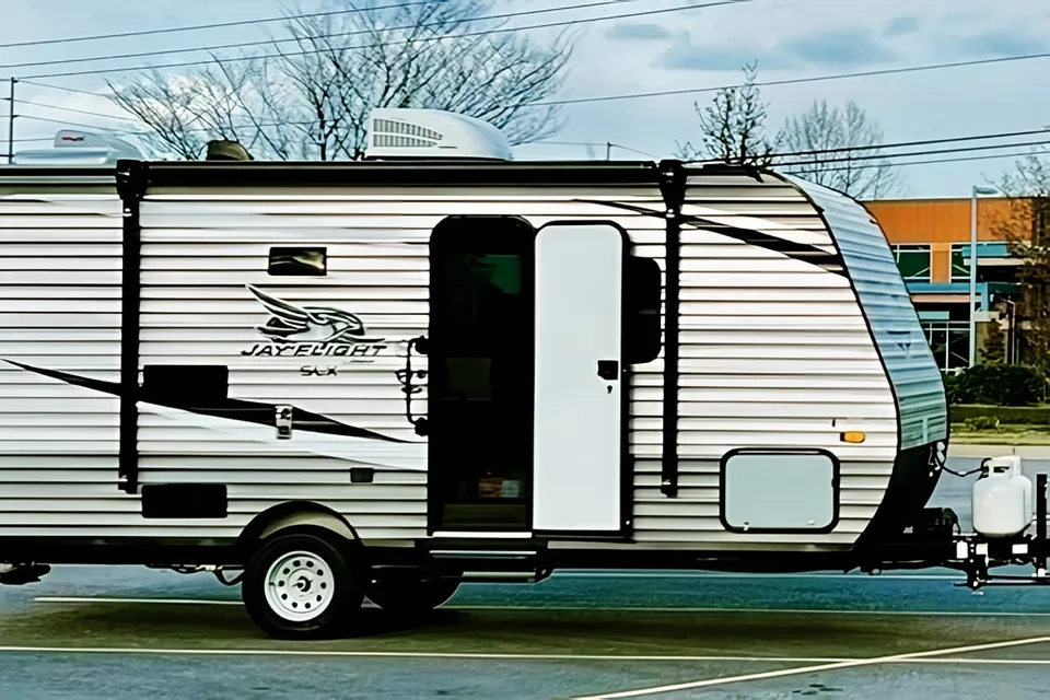 Dean & Taylor's 2021 Jayco SLX7 183RB 21' Travel Trailer for Four