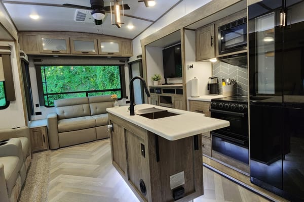 HUGE Luxury 5th Wheel Bunkhouse with Office