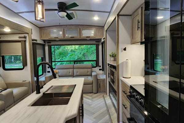 HUGE Luxury 5th Wheel Bunkhouse with Office