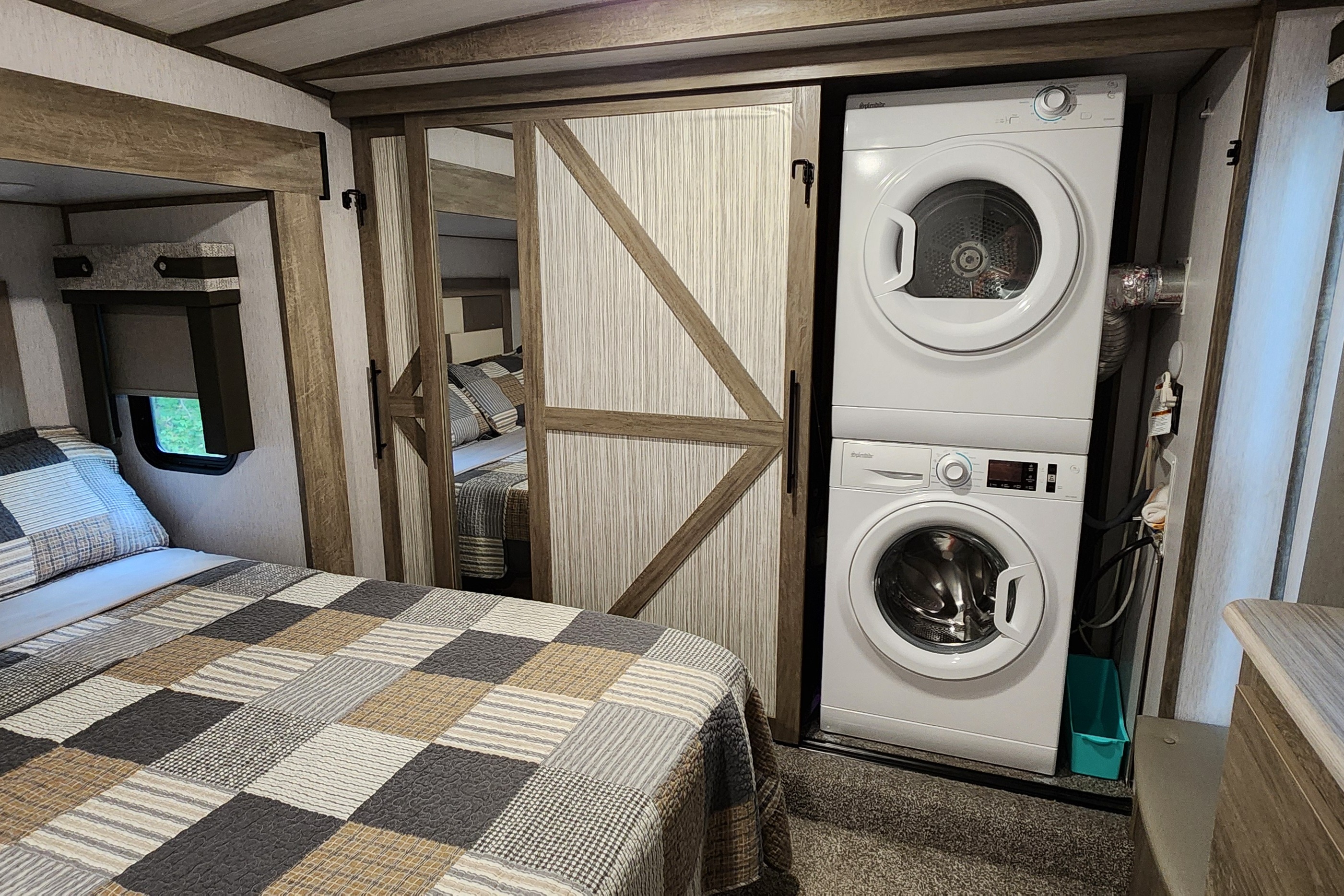 HUGE Luxury 5th Wheel Bunkhouse with Office
